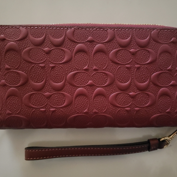 Coach - Picture 2 of 6